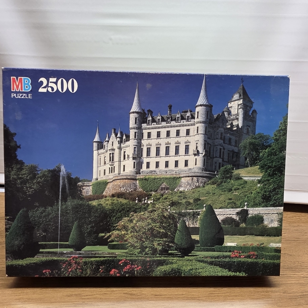Milton Bradley 2,500 Piece Jigsaw Puzzle - Dunrobin Castle, Sutherland, Scotland